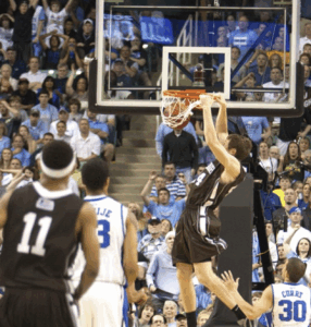 Jordan hamilton dunking in college basketball